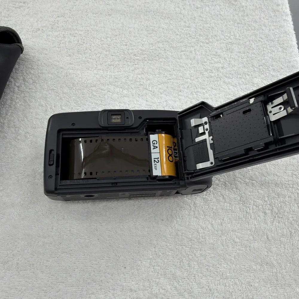 Minolta Freedom Dual C AF 35mm Film Point And Shoot Camera Untested w/ Case